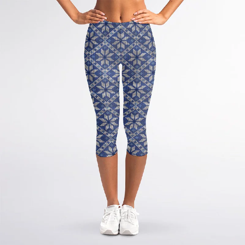 Loyalty Reward Snowflakes Knitted Pattern Print Women's Capri Leggings