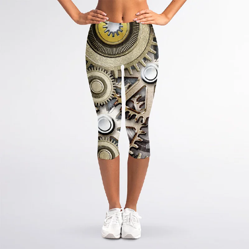 Fantastic Offers Steampunk Metallic Gears Print Women's Capri Leggings